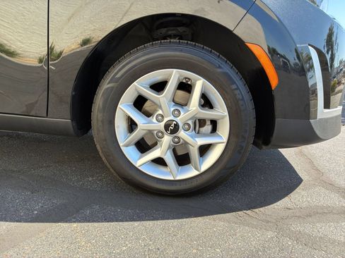 Used 2025 Kia Soul LX w/ LX Technology Package FWD image 28
