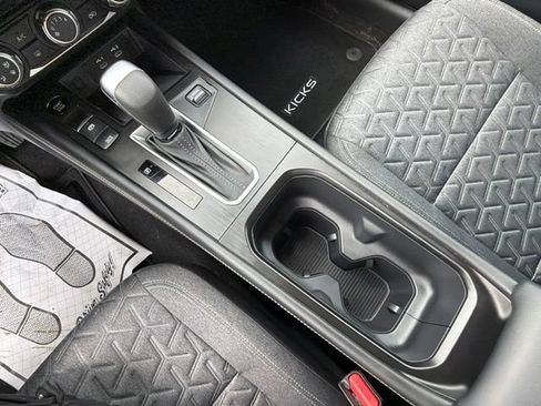 Used 2025 Nissan Kicks SV AWD/4WD image 27