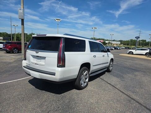 Used 2018 Cadillac Escalade ESV Premium Luxury RWD image 3