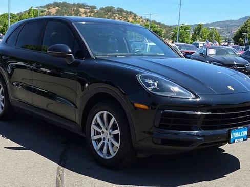 Used 2021 Porsche Cayenne w/ Driver Memory Package AWD/4WD image 2