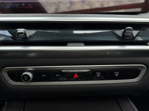 Used 2024 BMW X5 xDrive40i w/ M Sport Package image 40