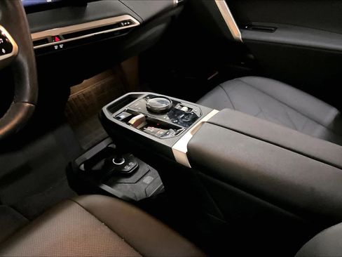 Used 2023 BMW iX xDrive50 image 19