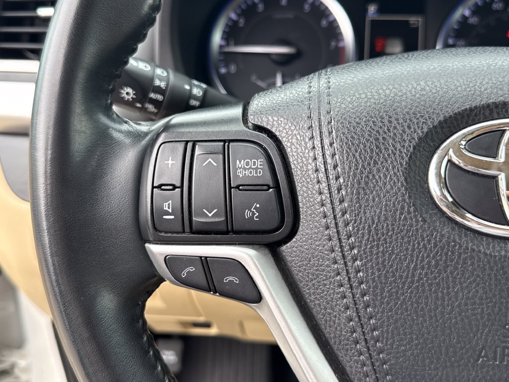 Used 2019 Toyota Highlander Limited AWD/4WD image 17