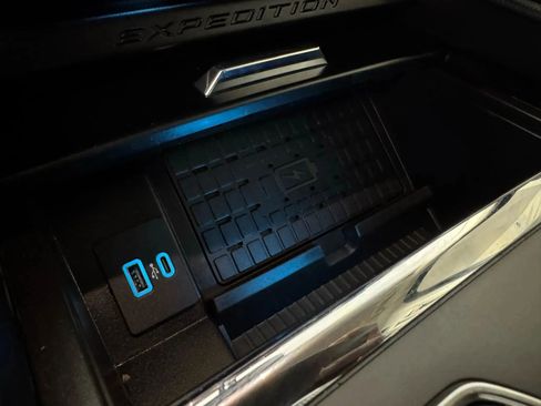 Used 2024 Ford Expedition Max XLT image 23