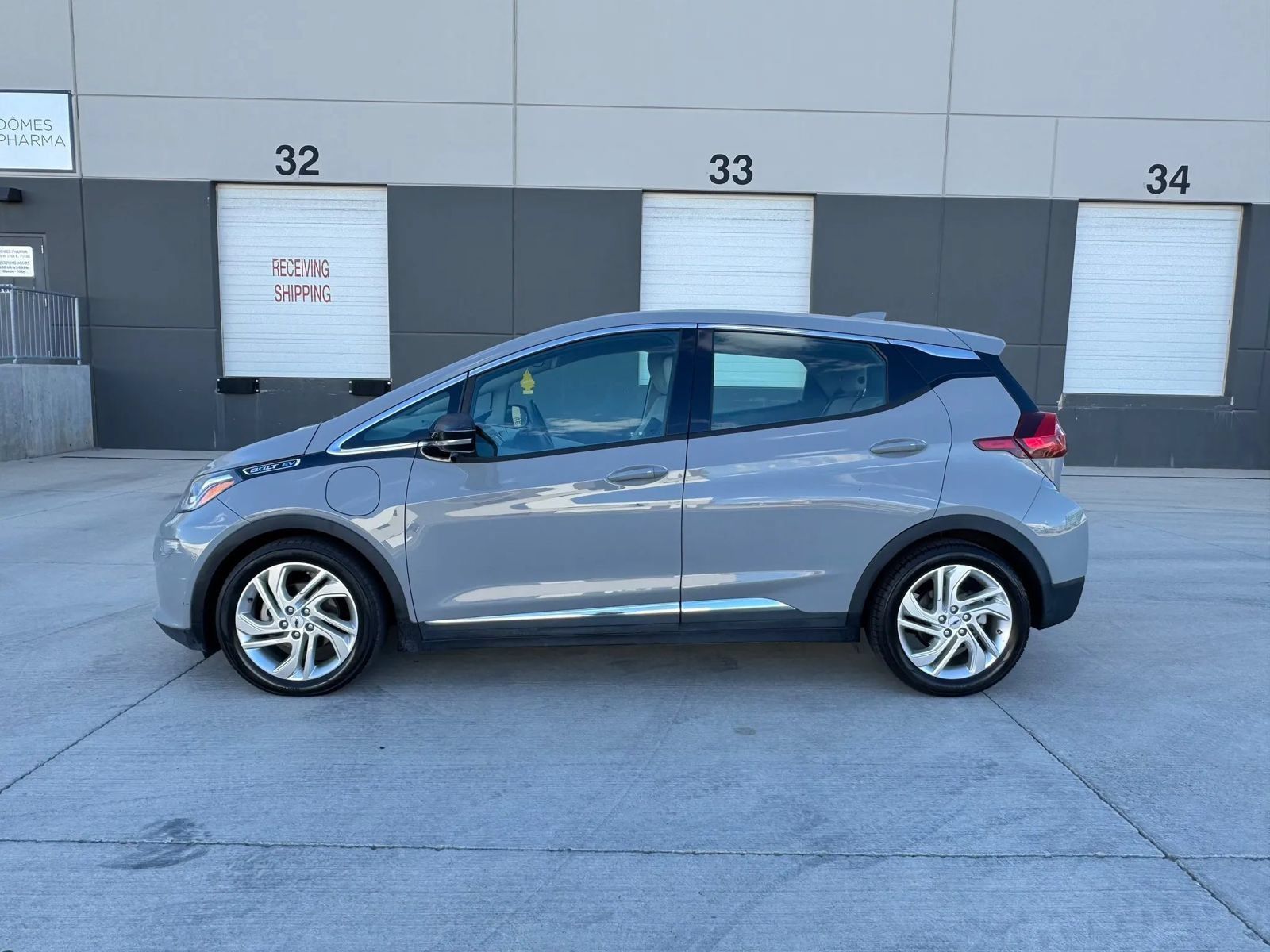 Used 2019 Chevrolet Bolt LT FWD image 2