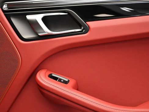 Certified 2026 Porsche Macan AWD/4WD image 53