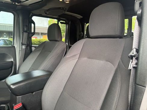 Used 2021 Jeep Gladiator Willys image 14