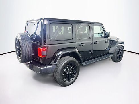 Used 2025 Jeep Wrangler Sahara image 9