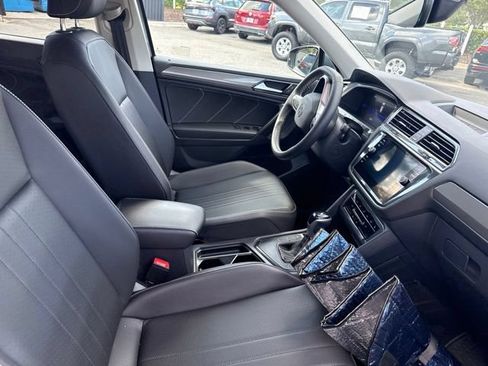 Used 2022 Volkswagen Tiguan SE FWD image 13