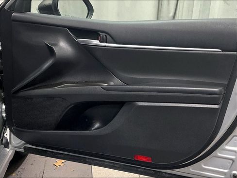 Used 2023 Toyota Camry SE image 12