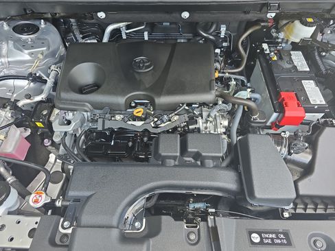 Used 2025 Toyota RAV4 XLE FWD image 31