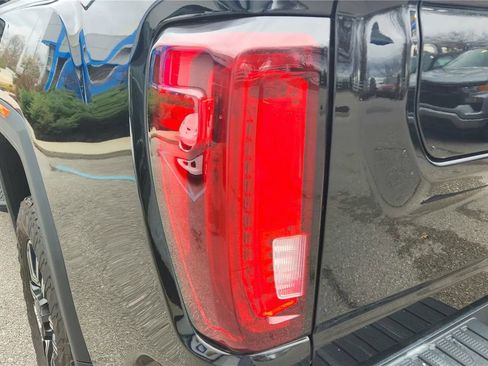 Used 2022 GMC Sierra 2500 AT4 w/ AT4 Premium Plus Package AWD/4WD image 4