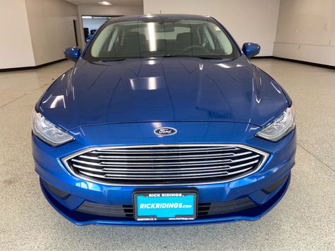 Used 2017 Ford Fusion SE image 2