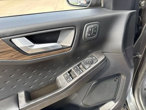 Used 2020 Ford Escape Titanium AWD/4WD image 23