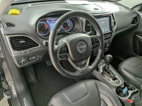 Used 2019 Jeep Cherokee Limited FWD image 11