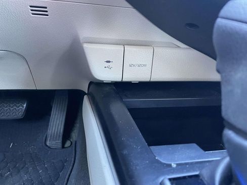 Used 2019 Toyota Camry LE image 39