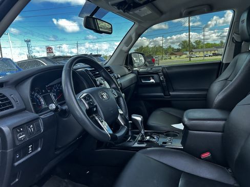 Used 2017 Toyota 4Runner TRD Off-Road Premium AWD/4WD image 9