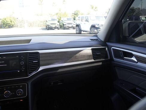 Used 2023 Volkswagen Atlas SEL AWD/4WD image 30