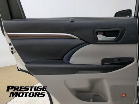 Used 2016 Toyota Highlander Limited Platinum AWD/4WD image 28