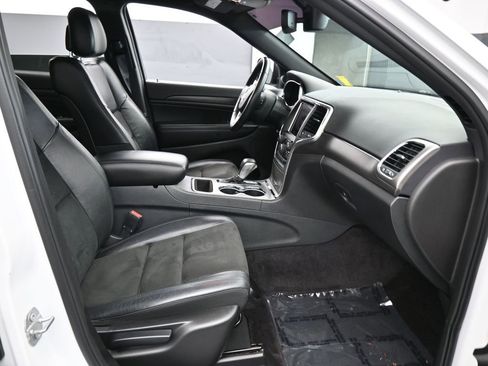 Used 2018 Jeep Grand Cherokee Altitude image 37