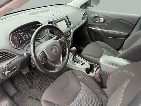 Used 2020 Jeep Cherokee Latitude w/ Cold Weather Group image 9