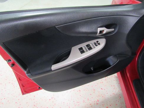 Used 2011 Toyota Corolla S image 26