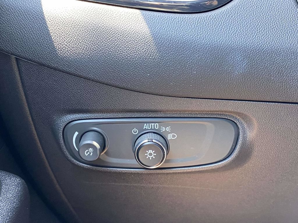 Used 2023 Chevrolet Equinox RS w/ LPO, Floor Liner Package FWD image 34