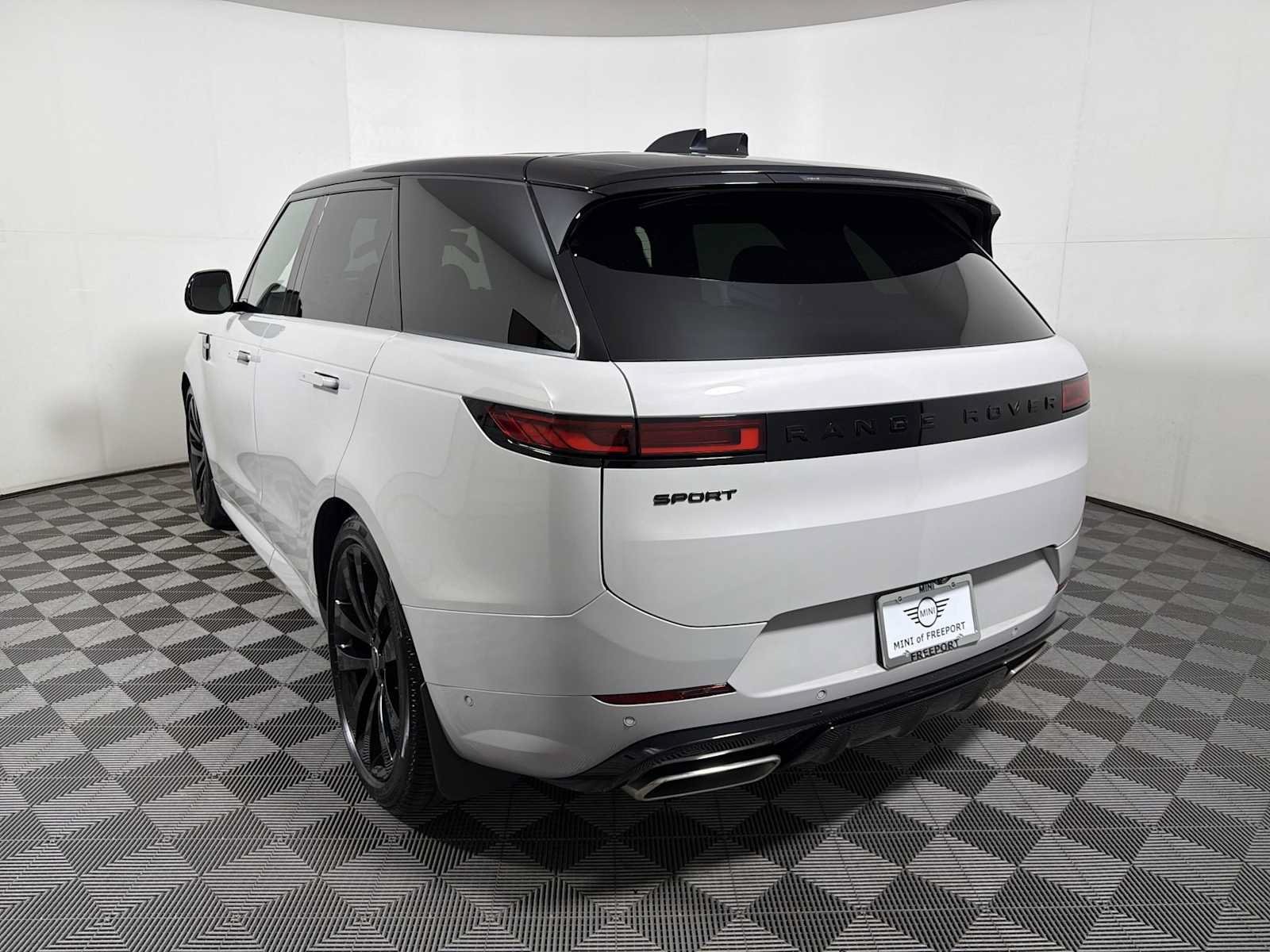 Used 2025 Land Rover Range Rover Sport Dynamic SE AWD/4WD image 5