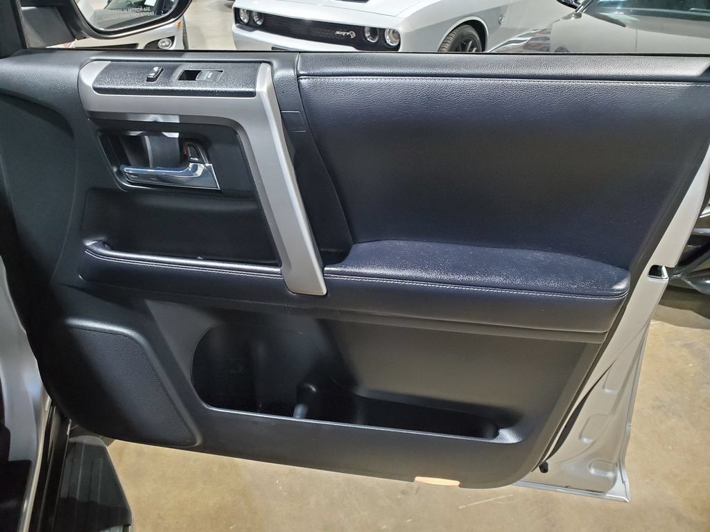 Used 2019 Toyota 4Runner SR5 Premium RWD image 46