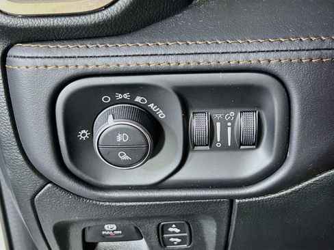 Used 2023 RAM 1500 Limited AWD/4WD image 10
