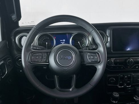 Used 2023 Jeep Wrangler Unlimited image 17