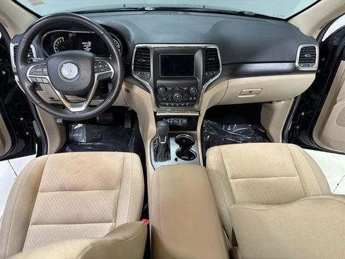 Used 2019 Jeep Grand Cherokee Laredo AWD/4WD image 15