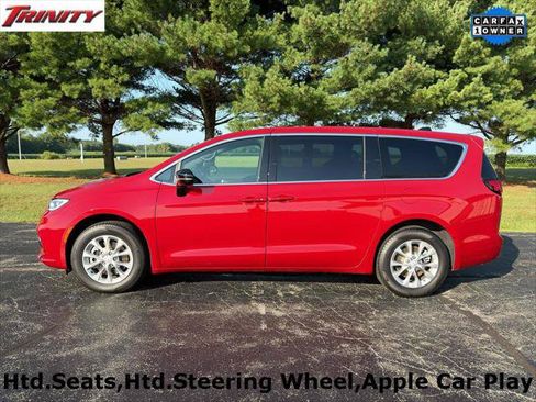 Certified 2025 Chrysler Pacifica Select AWD/4WD image 1