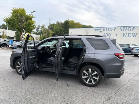 Certified 2025 Honda Pilot Touring image 21