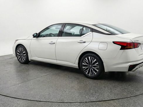 Used 2025 Nissan Altima 2.5 SV image 6