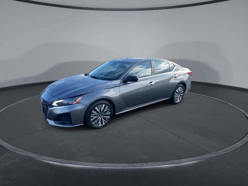 Used 2024 Nissan Altima 2.5 SV FWD image 7