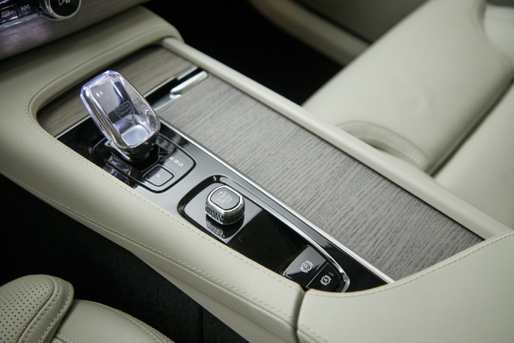 Certified 2025 Volvo XC90 T8 Ultra w/ Protection Package Premier AWD/4WD image 17