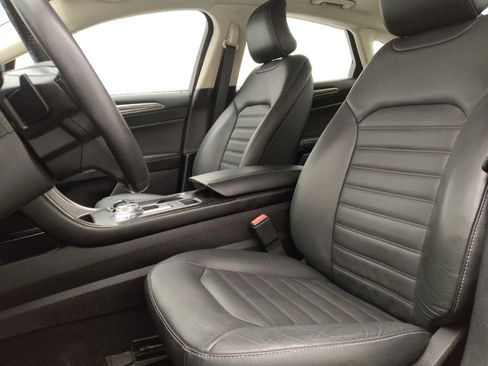 Used 2018 Ford Fusion SE w/ Fusion SE Technology Package image 17