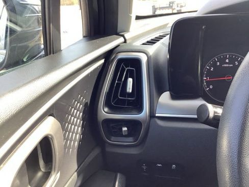 Used 2023 Kia Sorento LX image 11