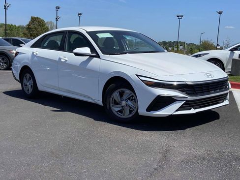 Certified 2026 Hyundai Elantra SE FWD image 1