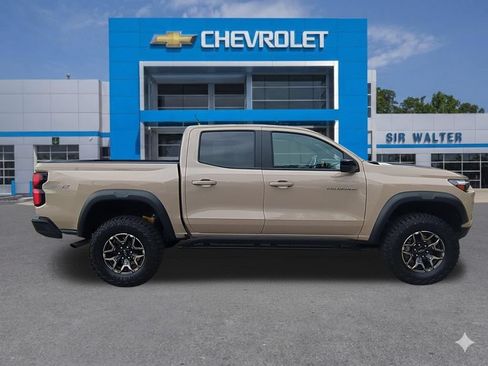 Used 2024 Chevrolet Colorado ZR2 w/ Technology Package AWD/4WD image 7