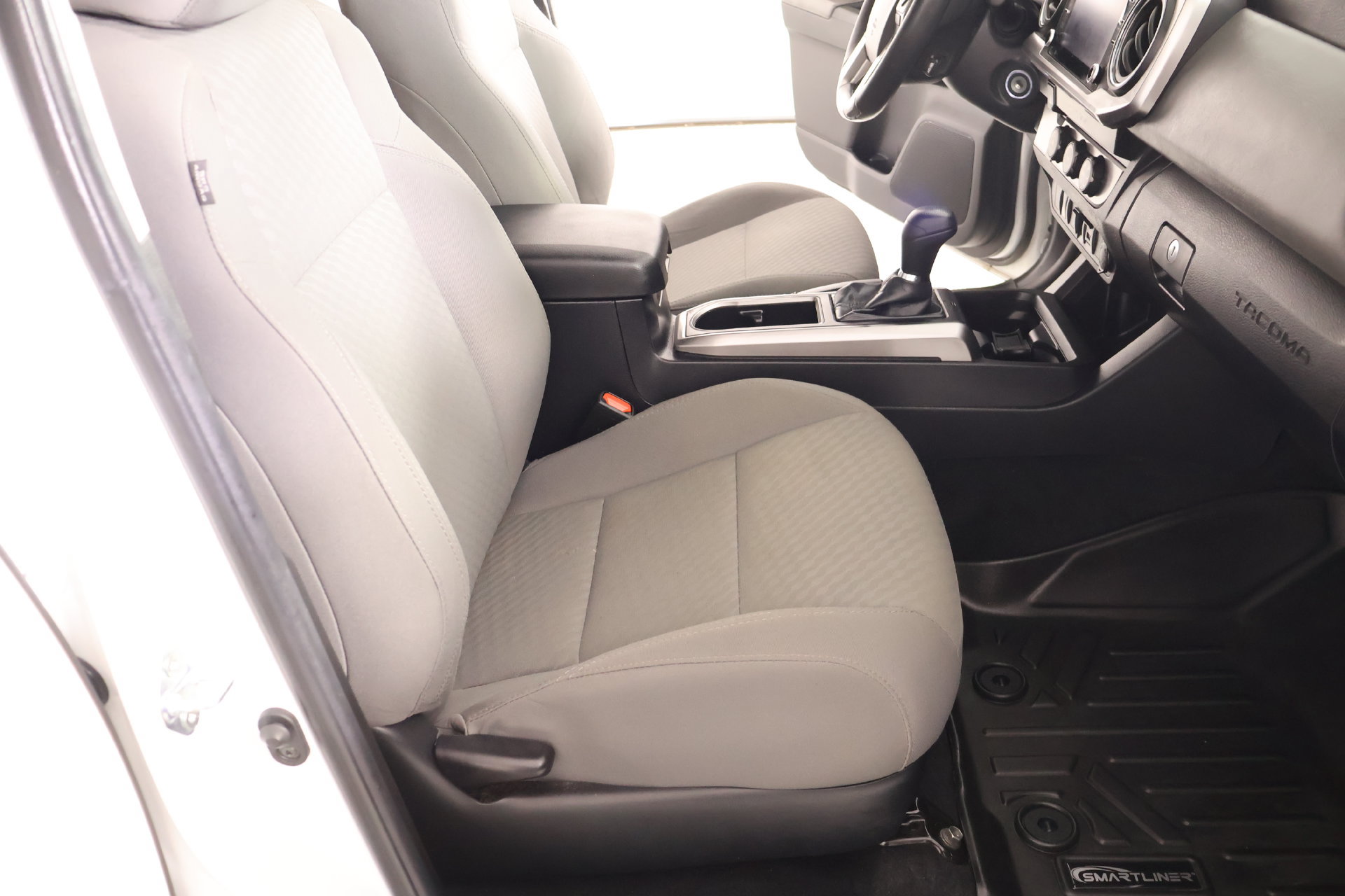 Used 2022 Toyota Tacoma SR5 w/ SR5 Appearance Package (SM) RWD image 12