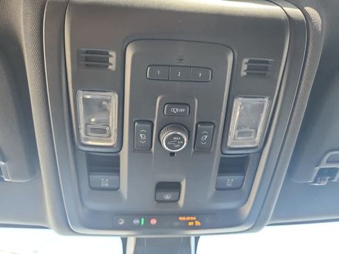 Used 2022 GMC Yukon SLT w/ SLT Luxury Package image 35