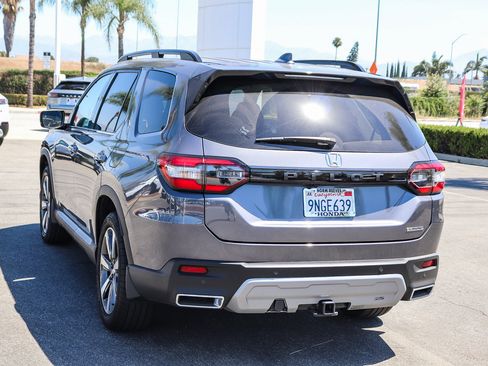 Used 2025 Honda Pilot Touring image 13