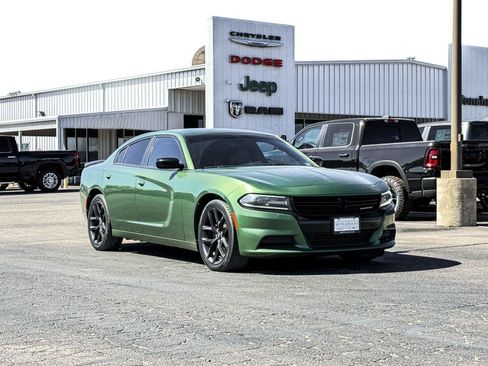 Used 2020 Dodge Charger SXT w/ Blacktop Package RWD image 6