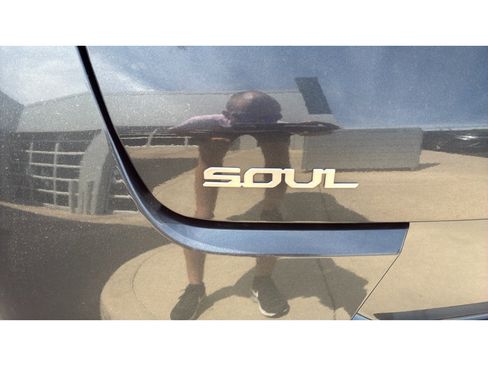 Used 2025 Kia Soul LX w/ LX Technology Package FWD image 25