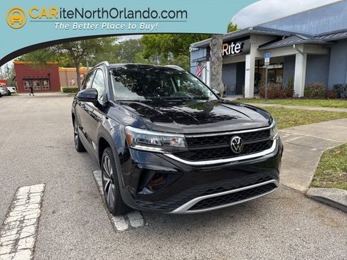 Used 2024 Volkswagen Taos SE image 1