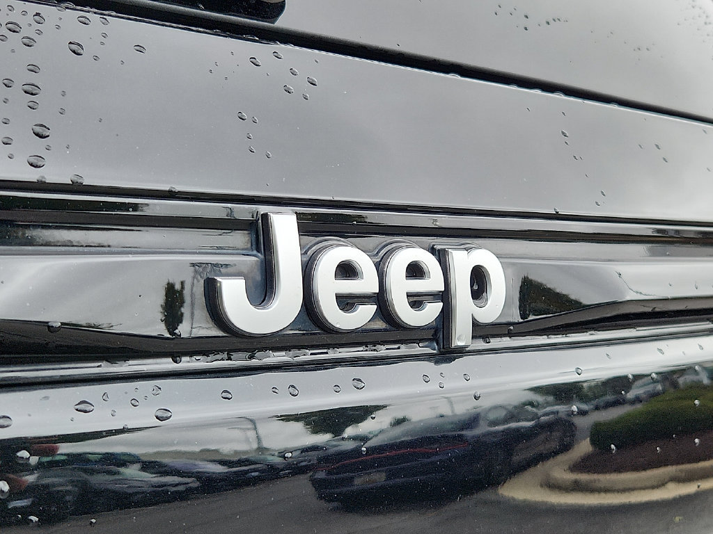Certified 2023 Jeep Grand Cherokee Summit AWD/4WD image 33