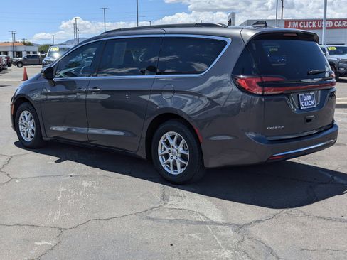 Used 2022 Chrysler Pacifica Touring-L FWD image 4