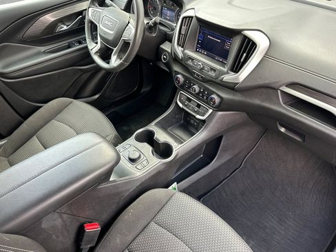 Used 2024 GMC Terrain SLE w/ Driver Convenience Package image 18